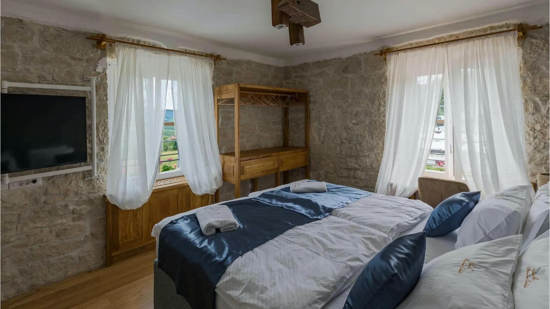 Villa Blazeni Miroslav Bulesic Vranje Selo Croatia